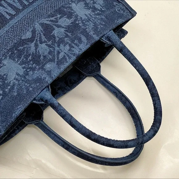 Christian Dior Large Book Tote in Denim Blue Toile de Jouy COA/dustbag - Picture 7 of 15
